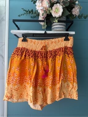 Easel Los Angeles Shorts Womens Large NWT Boho Floral Rayon Smocked Pull On